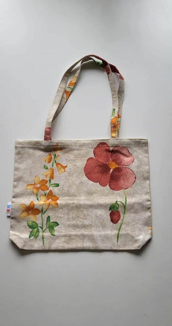 Tygväska med blommotiv